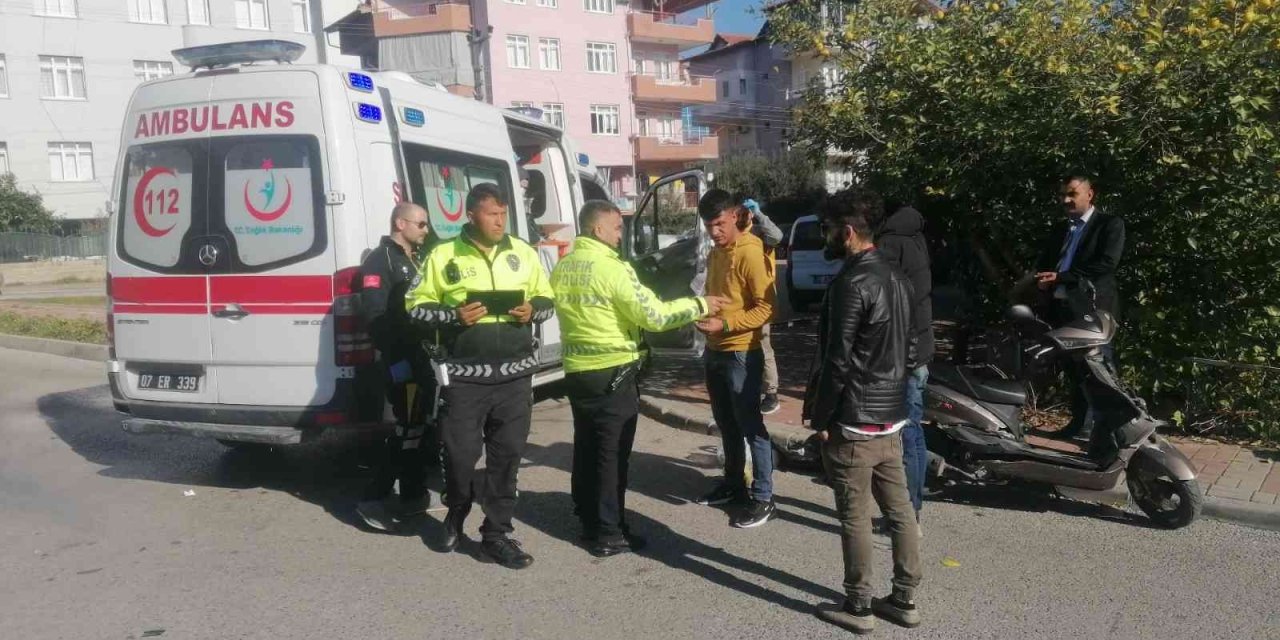 Antalya'da Kaskı Sayesinde Ölümden Döndü, Motosikletini Emanet Etmeden Ambulansa Binmedi