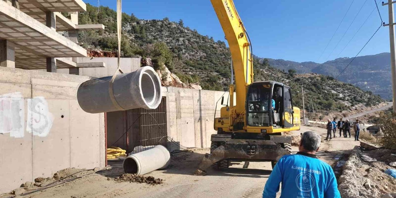 Alanya Belediyesi’nden Yağışlar Öncesi Yoğun Mesai