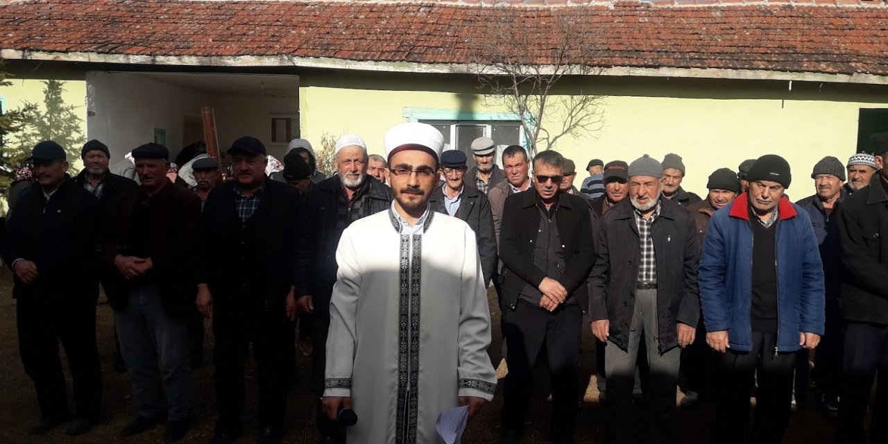 Kurak Giden Havalardan Dolayı Köylüler Yağmur Duasına Çıktı