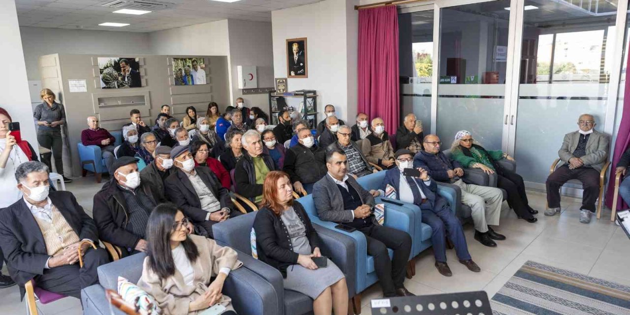 Emekli Evi Üyelerine Şiir Dinletisi