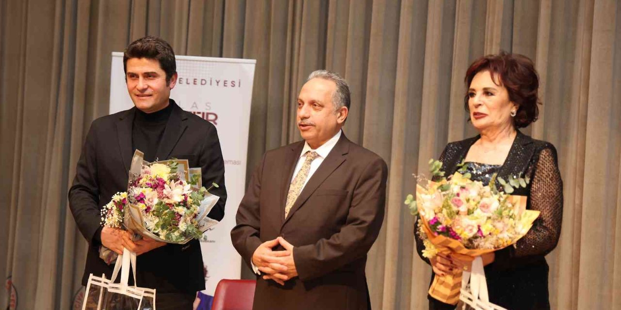 Usta Sanatçı Hülya Koçyiğit Türk Sinemasını Konuştu