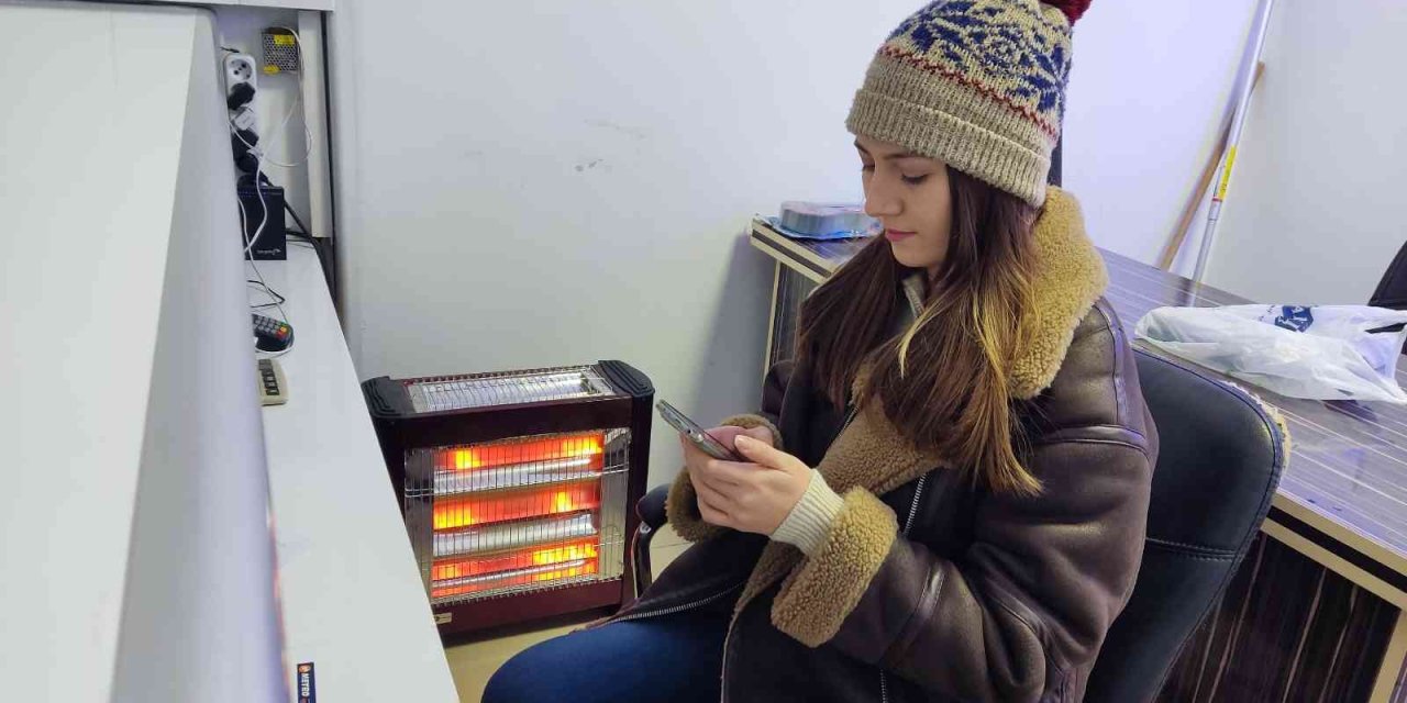 Eskişehir Terminali’nde ’sibirya’ Soğuğu, Çalışanlar Mont, Bere, Atkı Ve Eldiven Takıyor