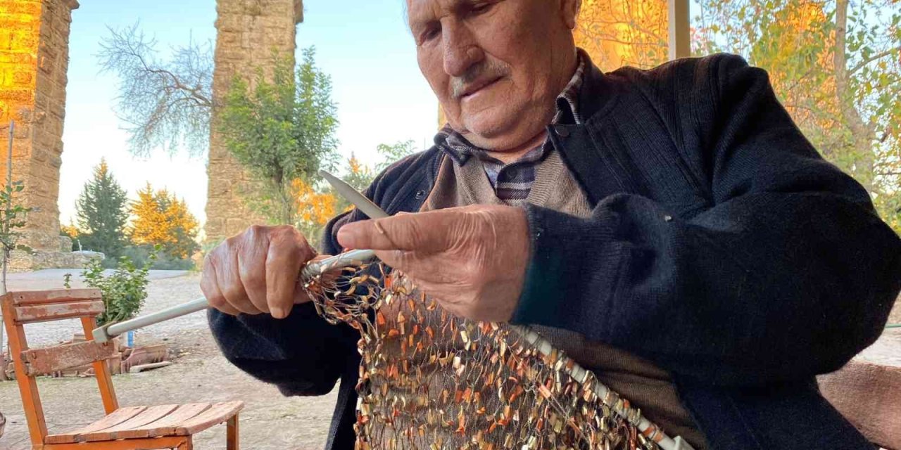 Aspendos Antik Kenti’nin Su Kemerleri Yanında 63 Yıldır Geçimini Meyve Suyu Satarak Sağlıyor