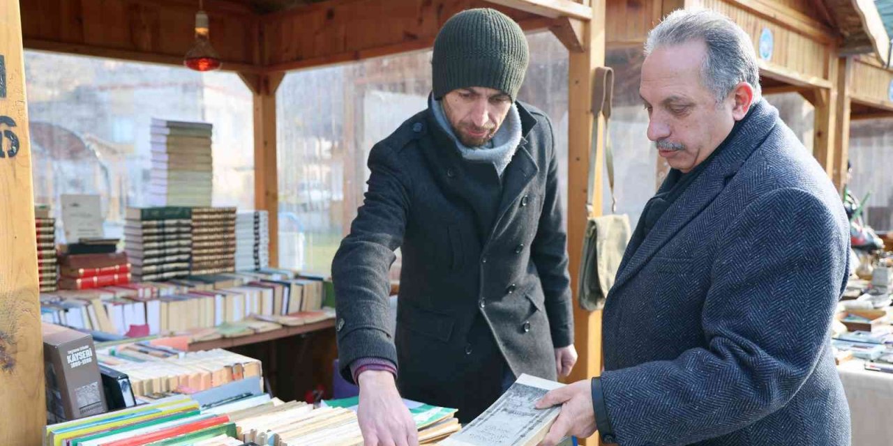 Başkan Yalçın Yılın İlk Antika Pazarında