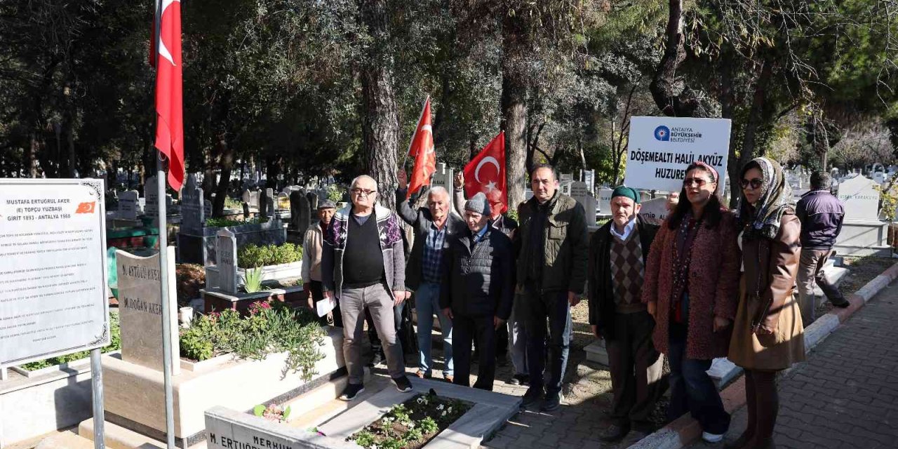 Huzurevi Sakinleri Topçu Yüzbaşı’nı Mezarı Başında Andı