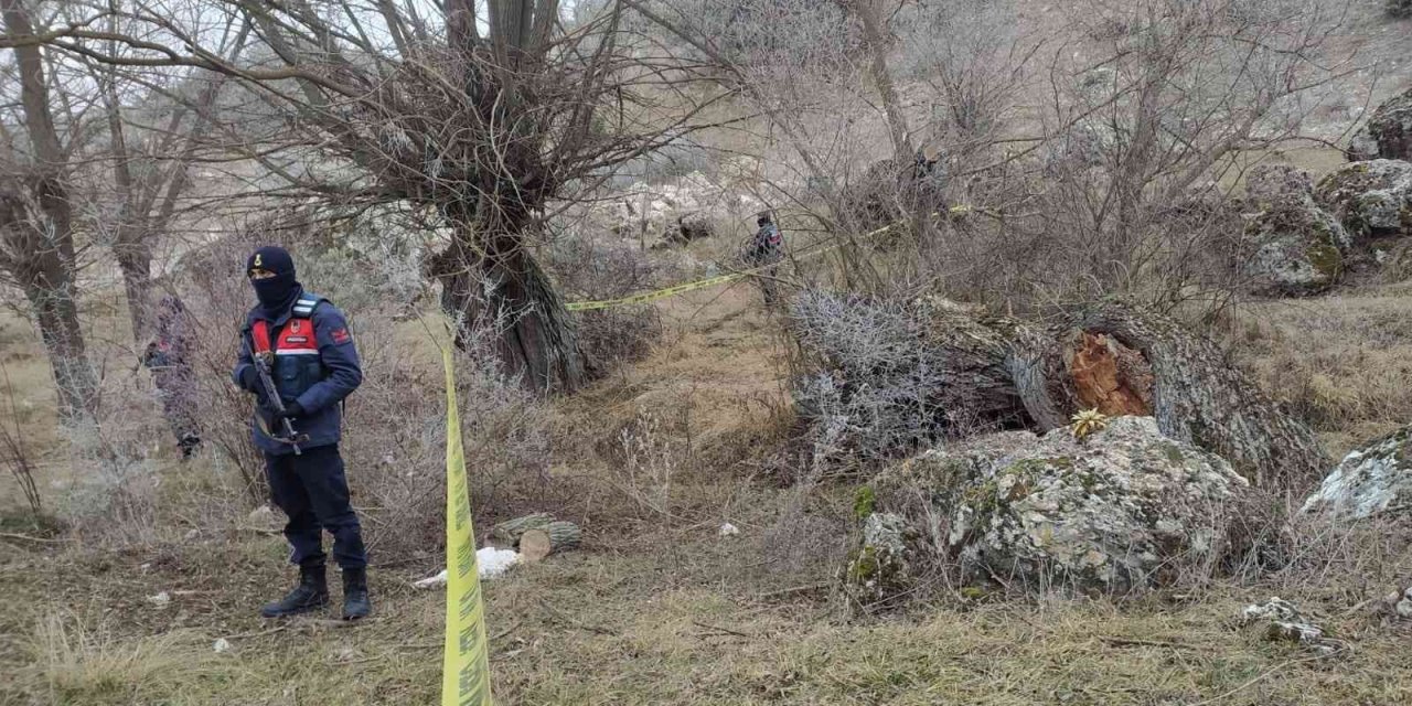 İki Gündür Kayıp Olan Şahıs Ağaç Kesme Motorunun Yanında Ölü Bulundu
