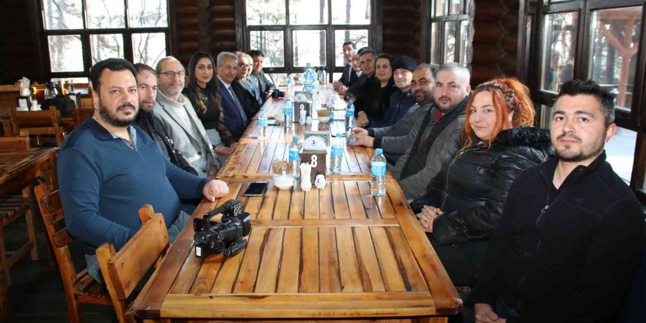 Başkan Akkaya Gazetecilerin Gününü Kutladı