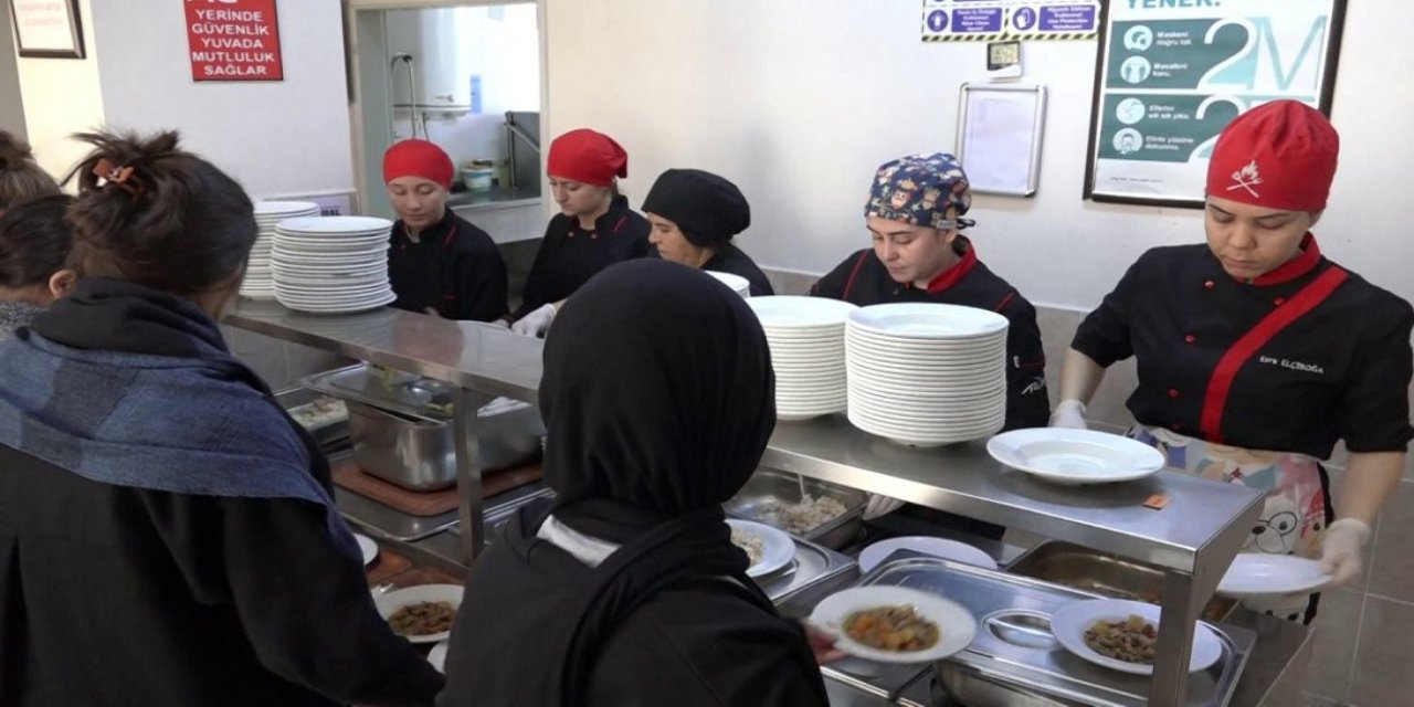 Mersin’de 37 Bin 69 Öğrenciye Ücretsiz Yemek İmkanı