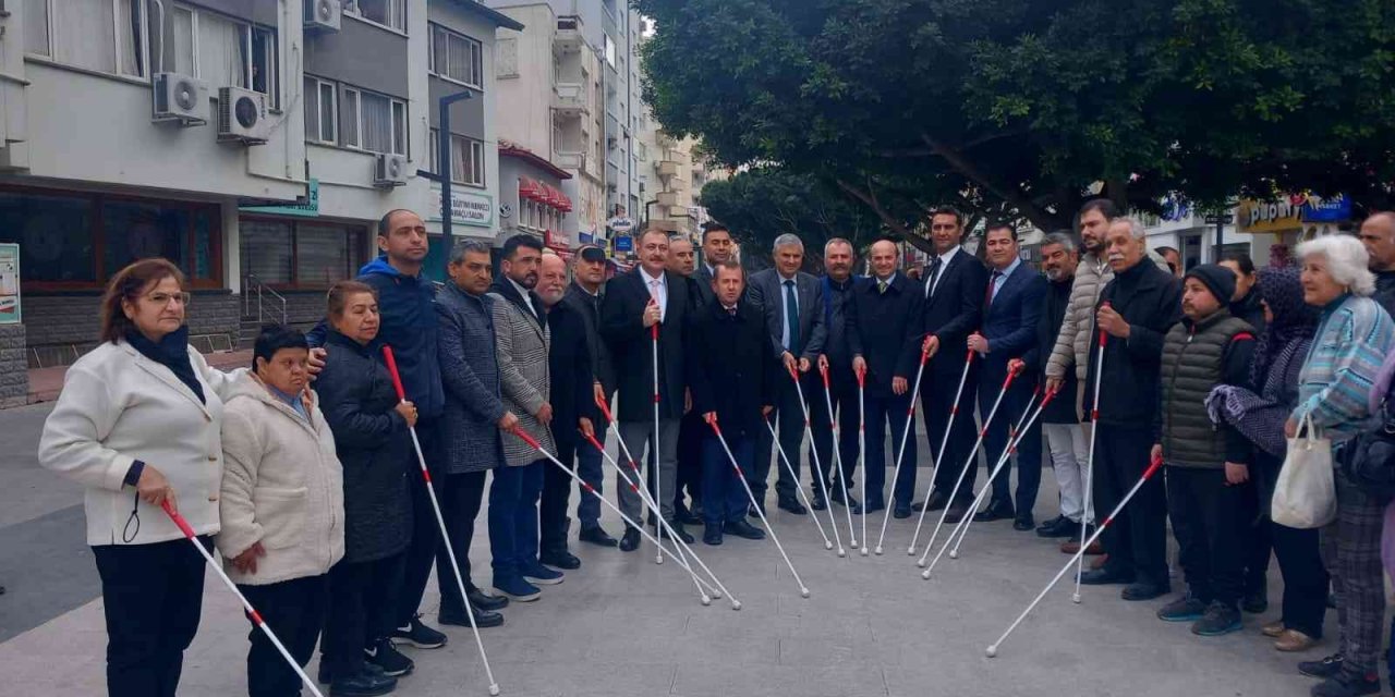 Tarsus’ta Farkındalık İçin  ’’beyaz Baston’’ İle Yürüdüler