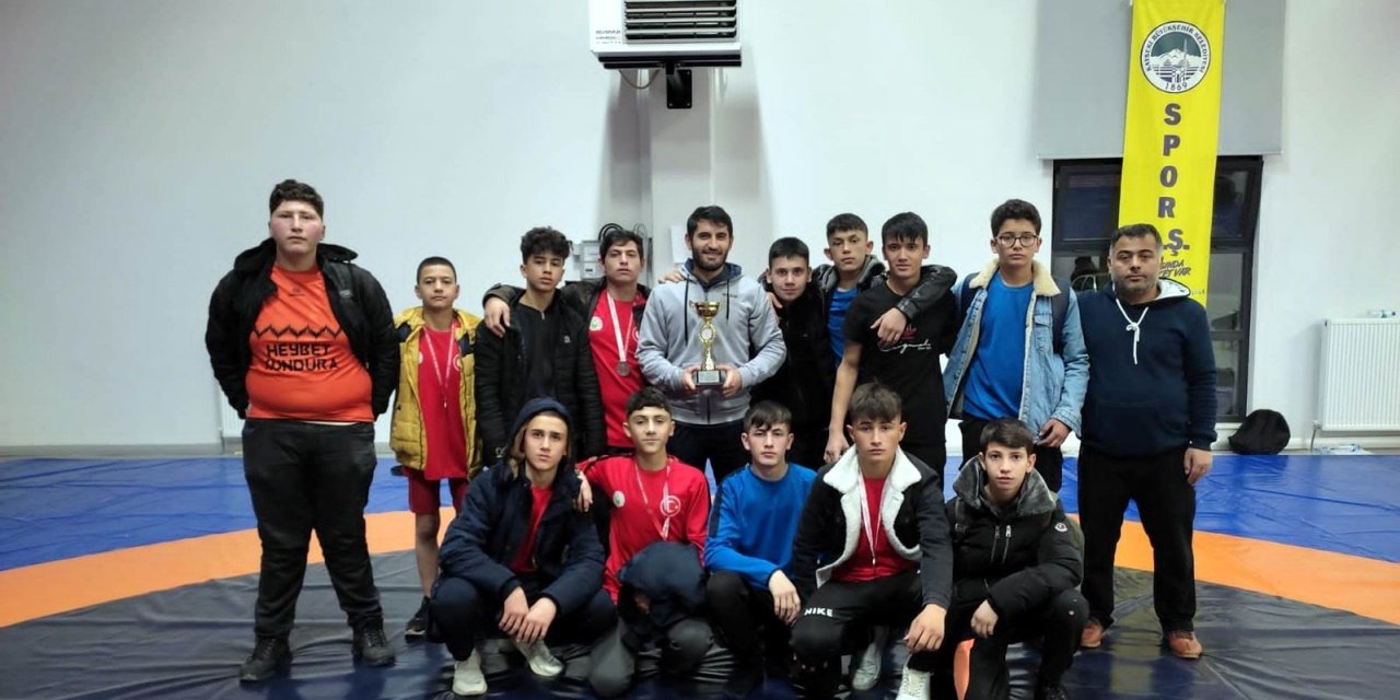 Tomarzalı Pehlivanlar Türkiye Güreş Müsabakalarına Katılmaya Hak Kazandı