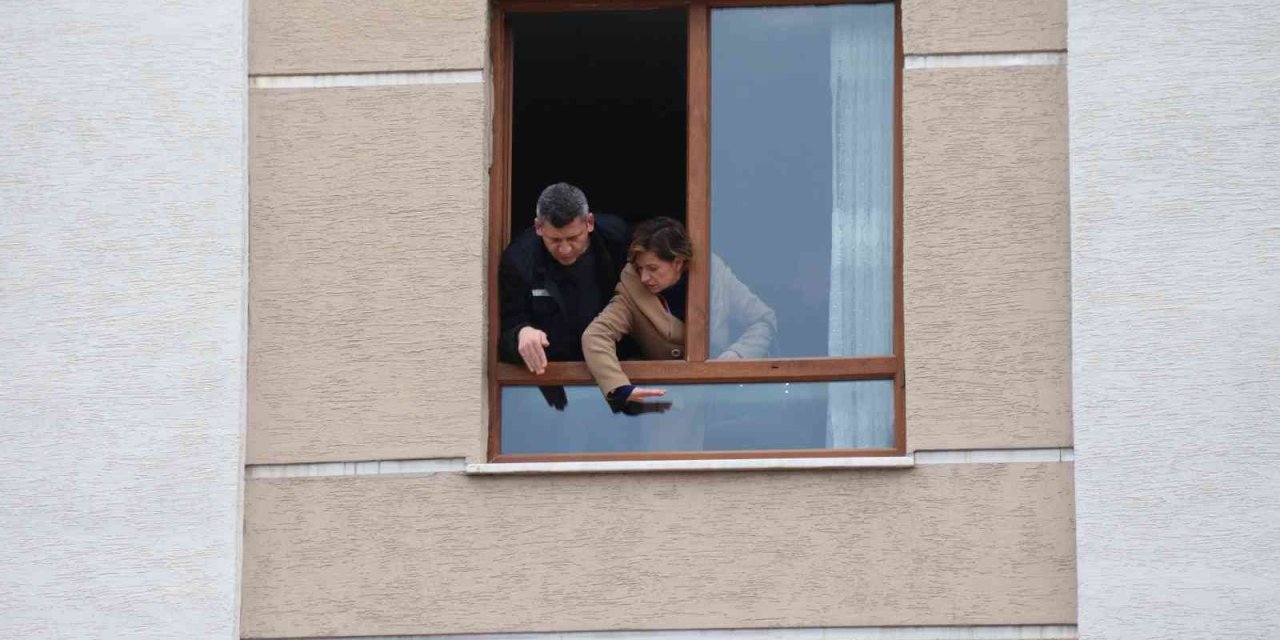 Pencereden Düşerek Hayatını Kaybeden Kadınla İlgili Olay Yerinde Keşif Yapıldı