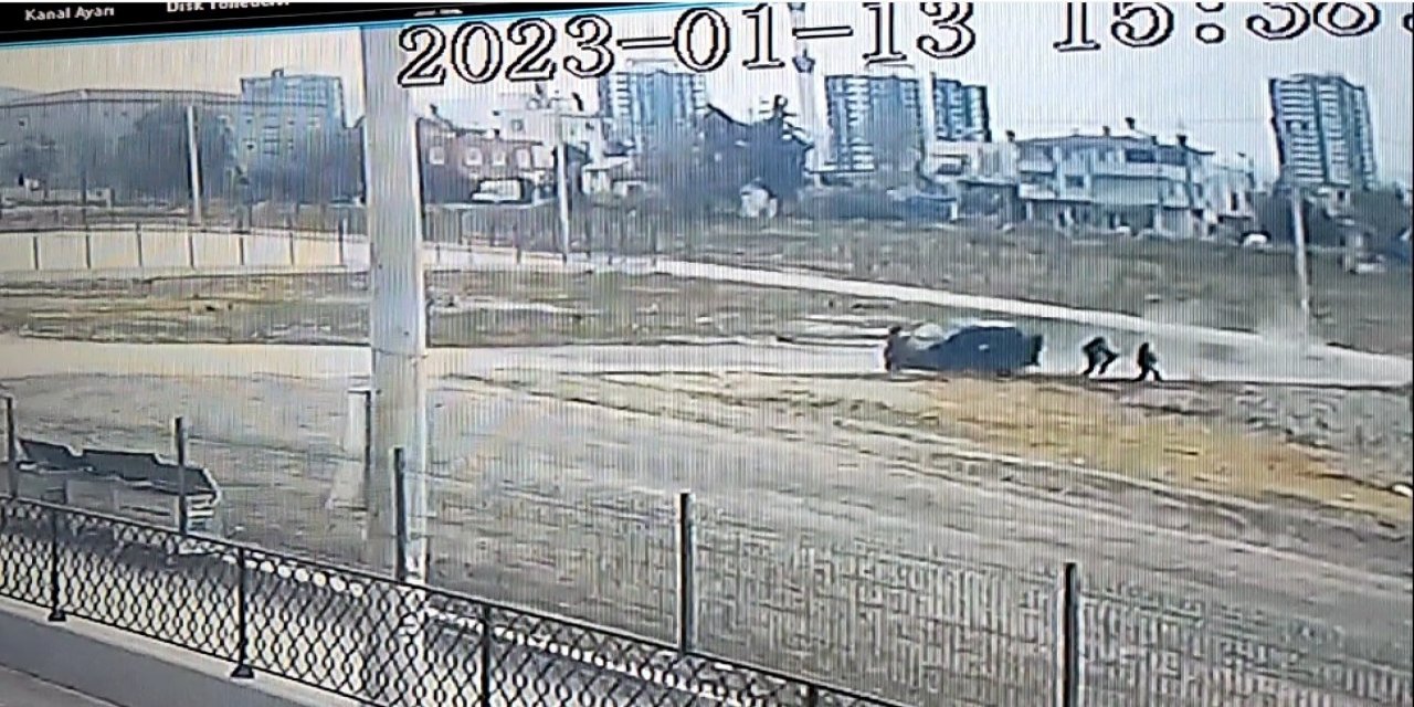 Mersin'de Araç, Öğrencilerin Arasına Daldı: 3 Yaralı