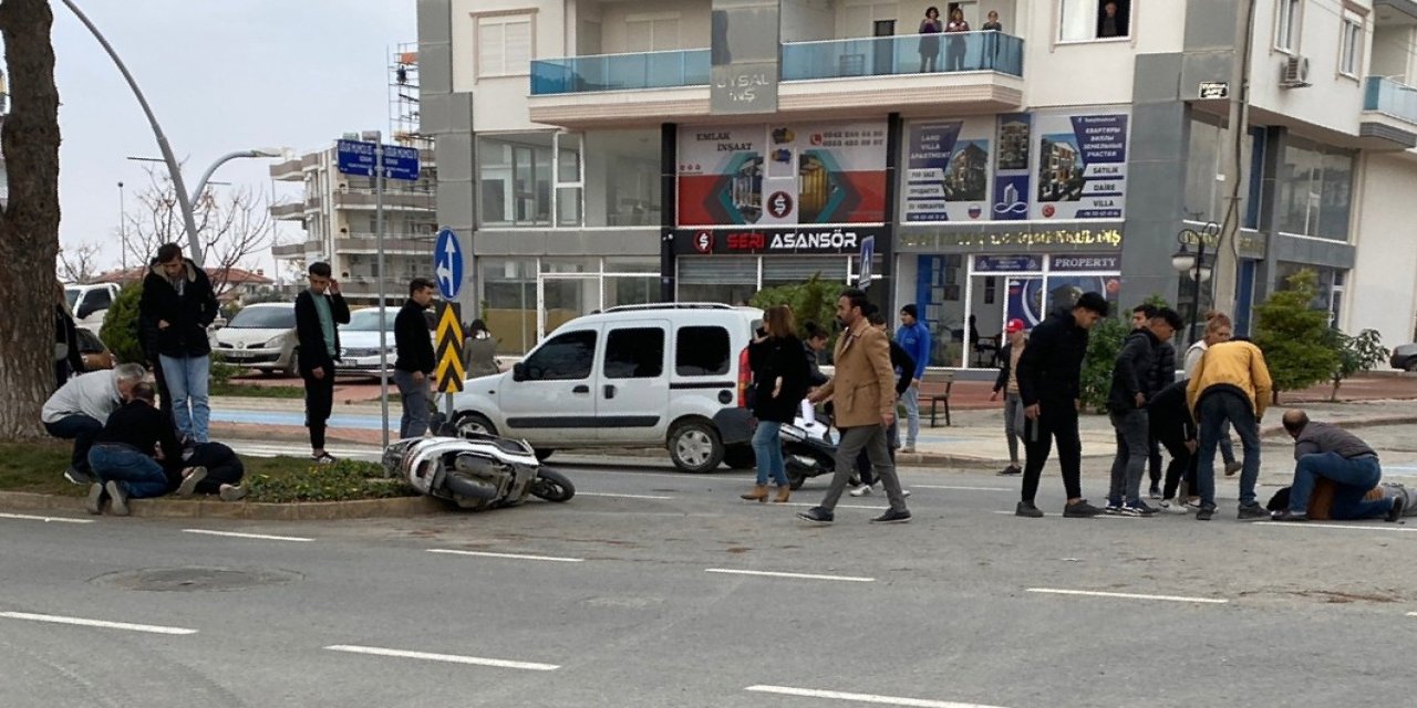 Gazipaşa’da 2 Motosiklet Çarpıştı