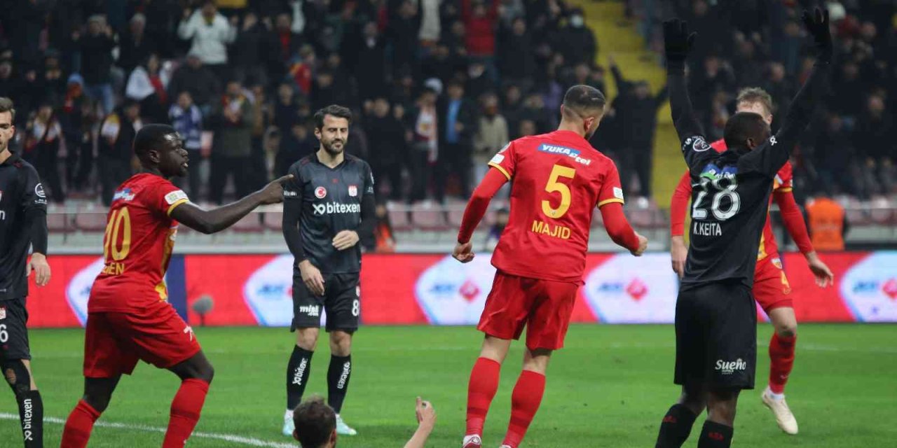 Spor Toto Süper Lig: Kayserispor: 3 - Sivasspor: 0 (ilk Yarı)