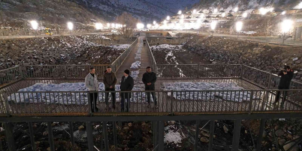 Zincidere 100. Yıl Mesire Alanı Gece Işıl Işıl