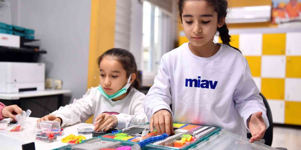 Büyükşehirden Öğrencilere ’robotik Kodlama’ Eğitimi