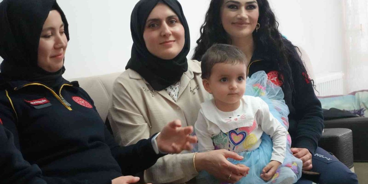Ambulansta Doğan Almira, 2’nci Yaşını Doğumu Yaptıran Sağlık Ekibiyle Kutladı