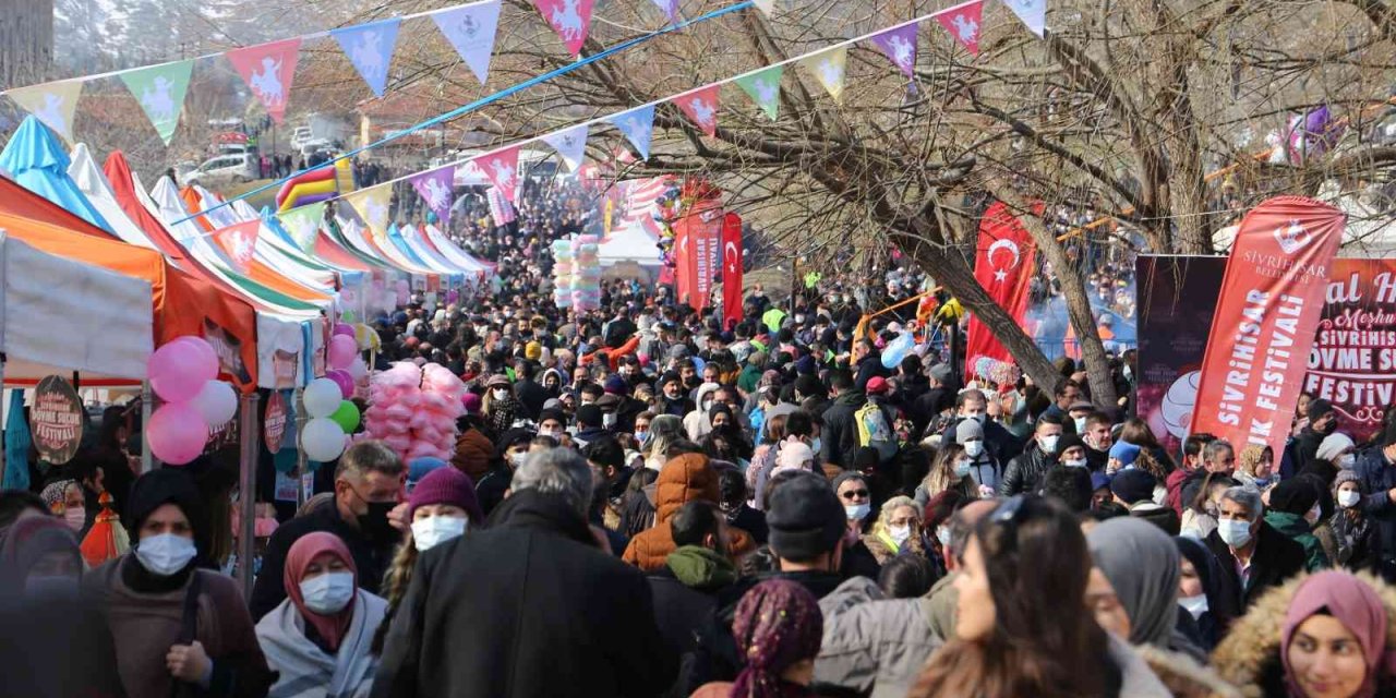 Sivrihisar Dövme Sucuk Festivali’nde Zara Ve Özgür Can Çoban Sahne Alacak