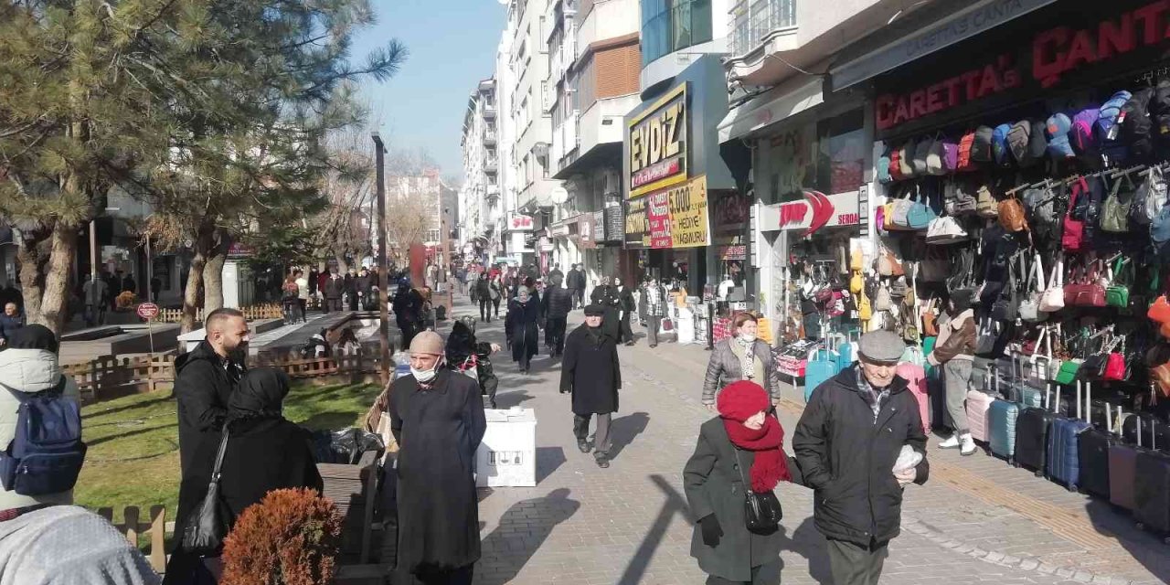 Eskişehirliler Güneşli Havanın Tadını Çıkardı