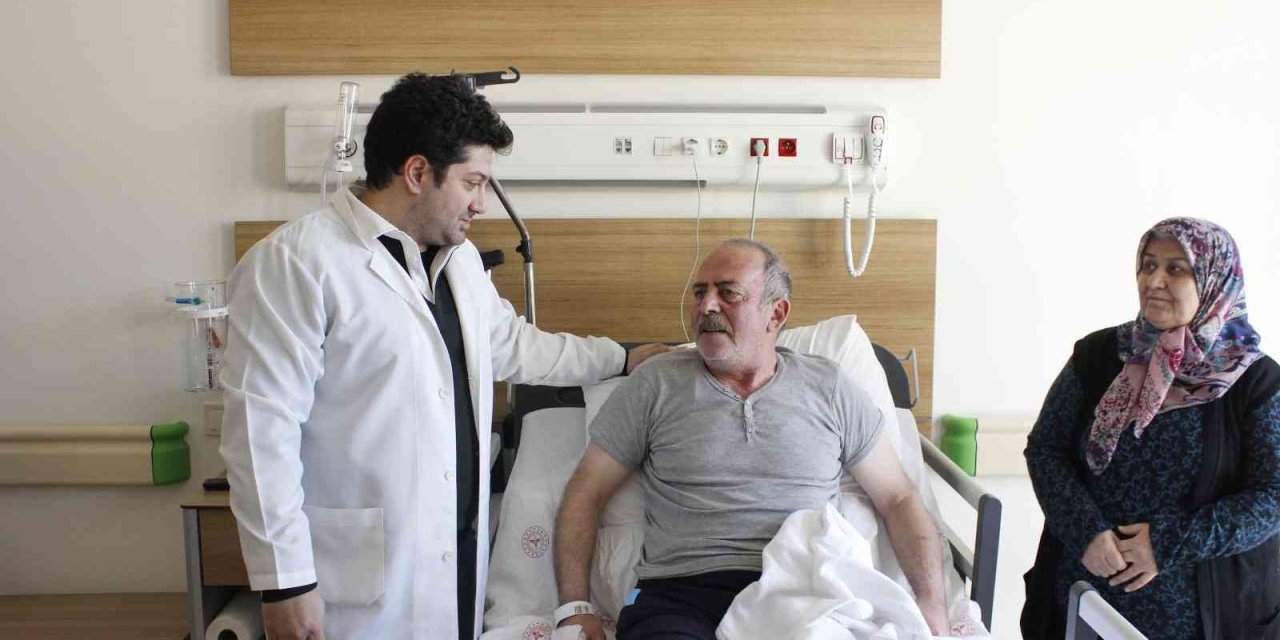 3 Aydır Yürüyemeyen Eski Futbolcu Ameliyat Sonrası Sahalara Dönmeye Hazırlanıyor