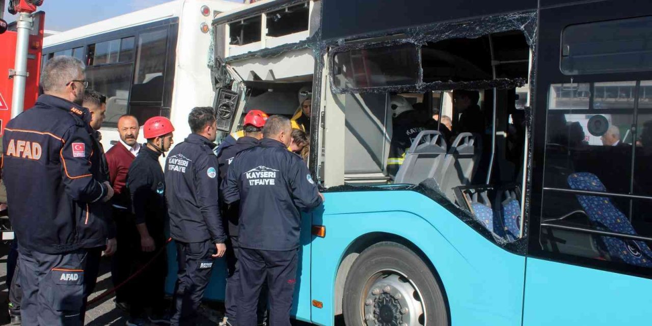 Kayseri’de Halk Otobüsleri Çarpıştı, Can Pazarı Yaşandı: 29 Yaralı