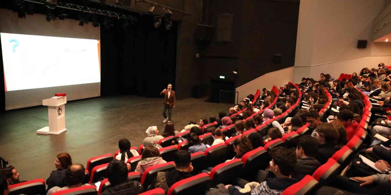 Öğrencilere Taktiklerle Paragraf Eğitimi Verildi