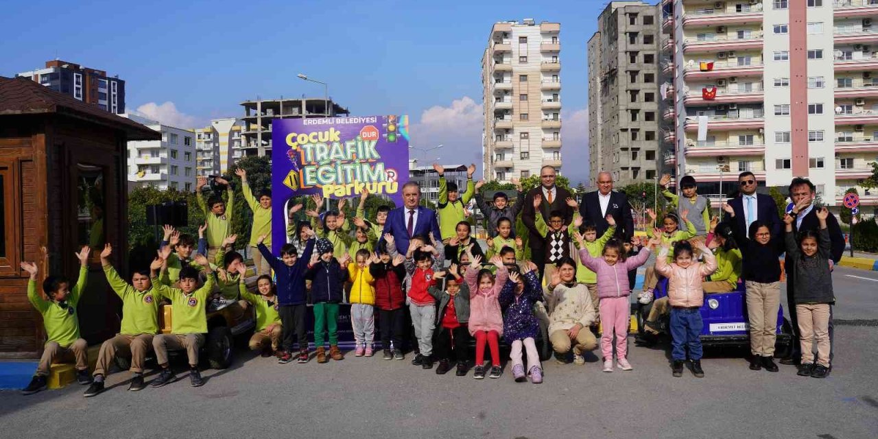 Çocuklar Eğlenerek Öğreniyor: 10 Bin Öğrenciye Trafik Eğitimi