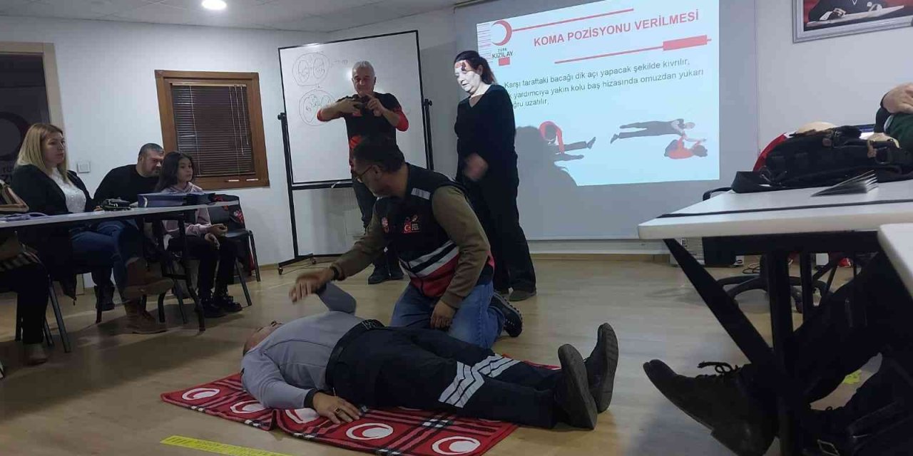 Motosiklet Kullanıcıları Kızılay’dan İlkyardım Eğitimi Aldı