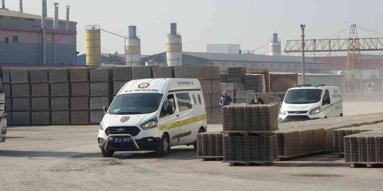 Çatıdan Düşen Genç İşçi Hayatını Kaybetti