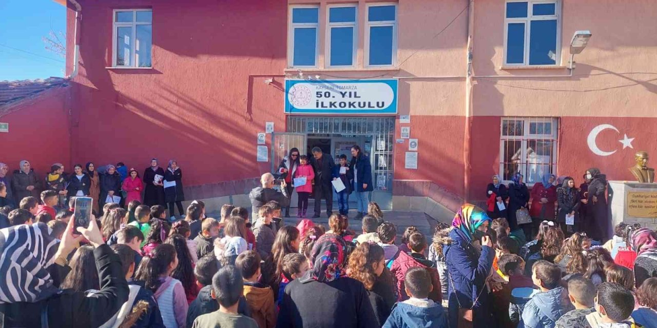 Tomarza’da Öğrencilerin Karne Heyecanı