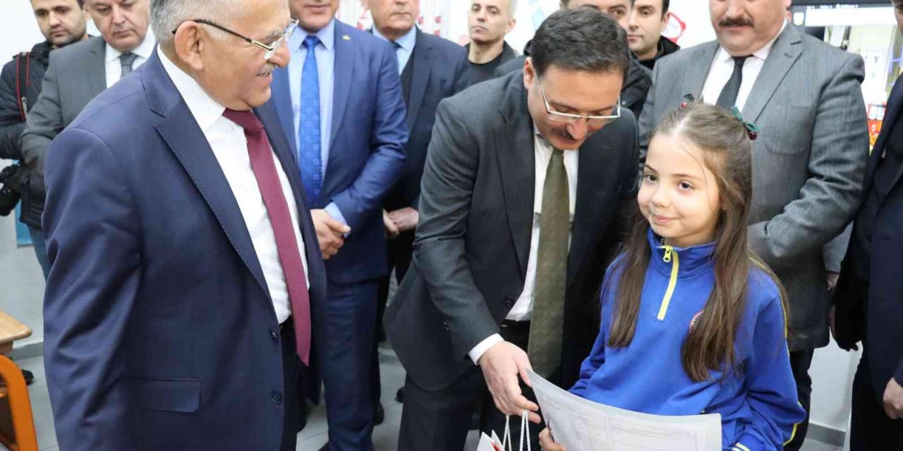 Kayseri’de 333 Bin 905 Öğrenci Karne Heyecanı Yaşadı