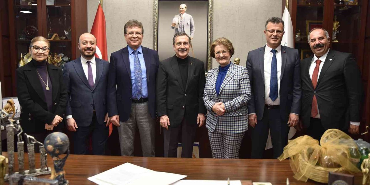 Tepebaşı’na Hayran Oldular, Başkan Ataç’ı Üyeliğe Davet Ettiler