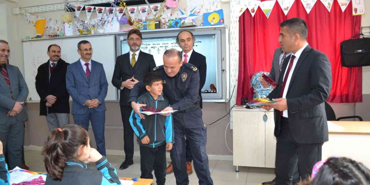 Korkuteli’nde 9 Bin 462 Öğrenci Karne Aldı