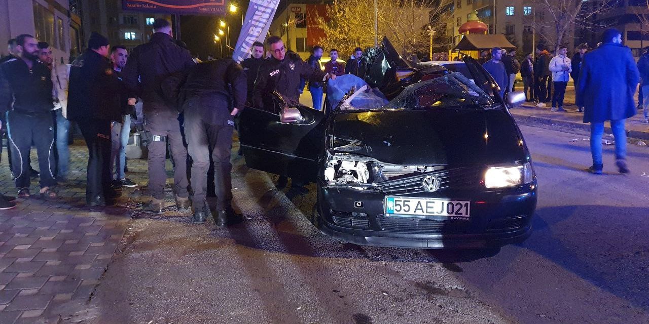 Ehliyetsiz Genç Tıra Arkadan Çarptı, Arkadaşının Cansız Bedeni İle Yola Devam Etti