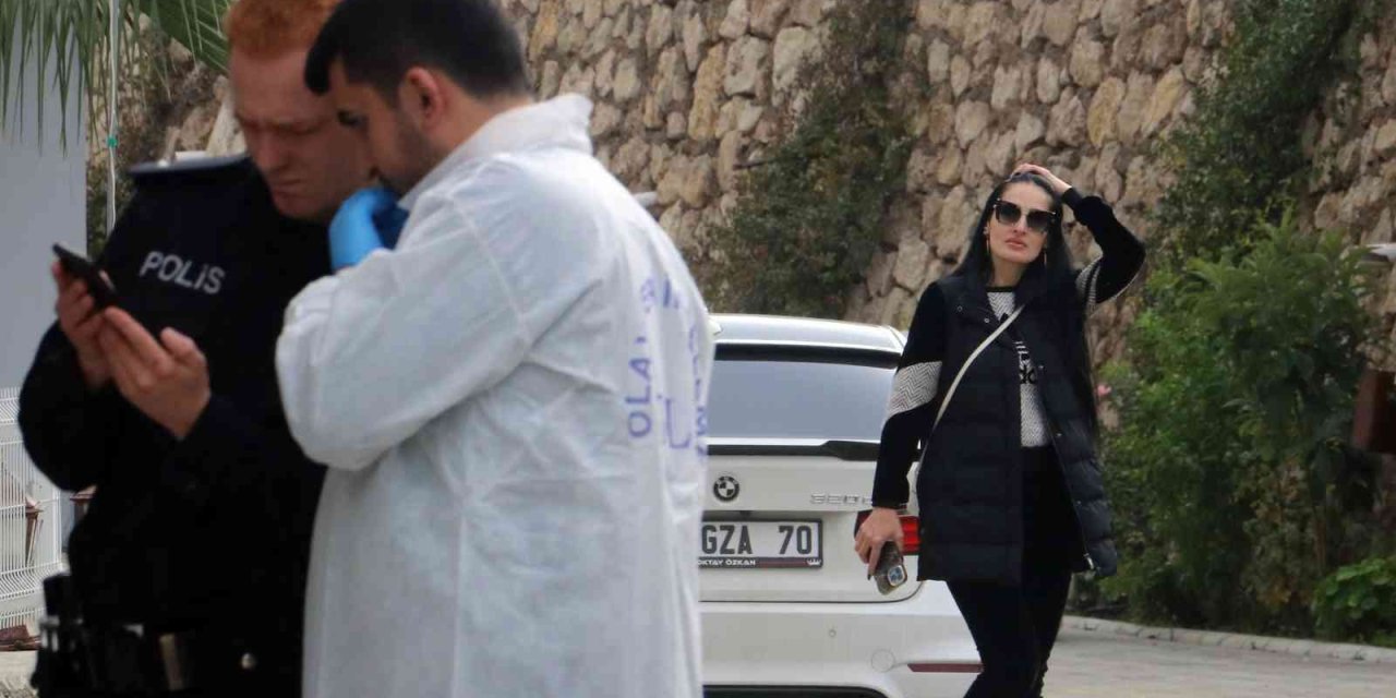 Rus Kadının Satışa Çıkardığı Milyonluk Lüks Otomobili Kundaklandı