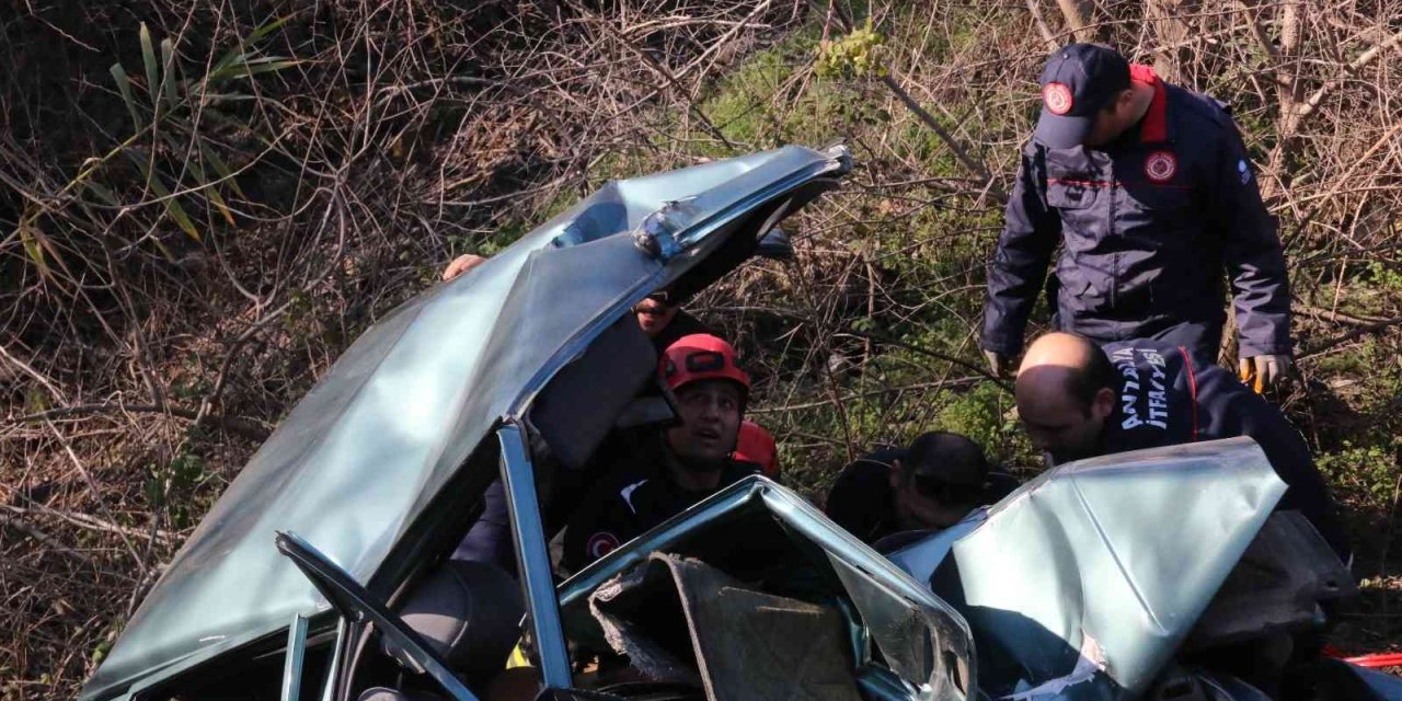 Antalya’da Köprü Demirine Çarpan Otomobilde Babanın Ardından, Oğul Da Hayatını Kaybetti