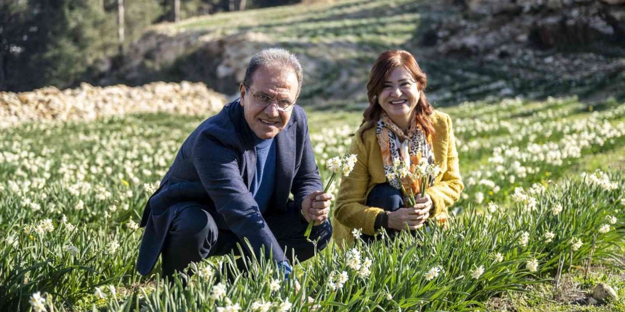 Mersin’de Nergis Şenliği Düzenlendi