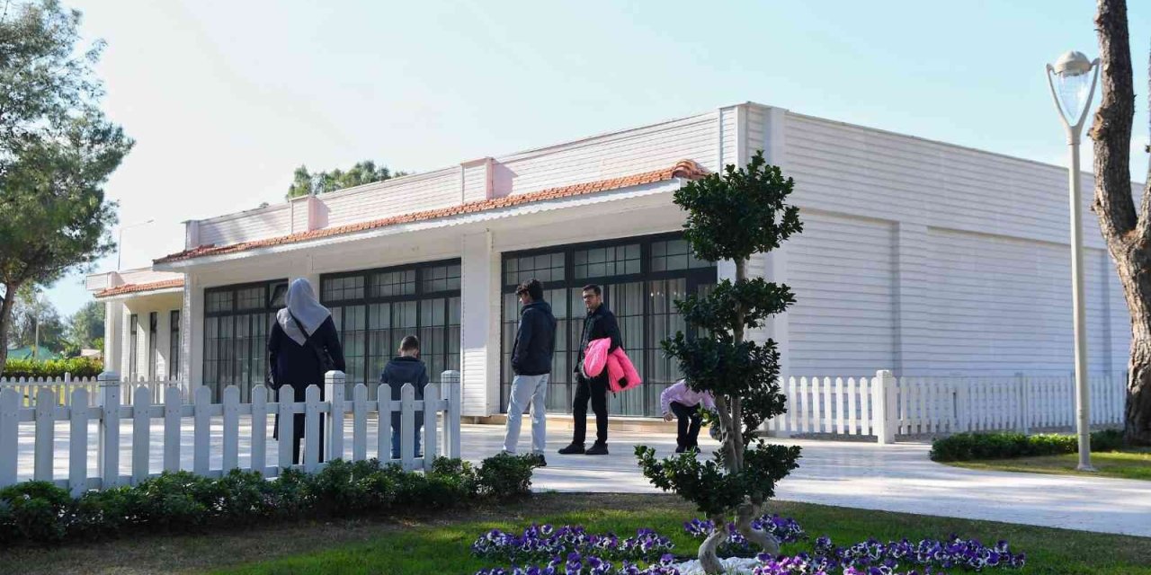 Nikah Salonu İlk Çiftle Kapılarını Açtı