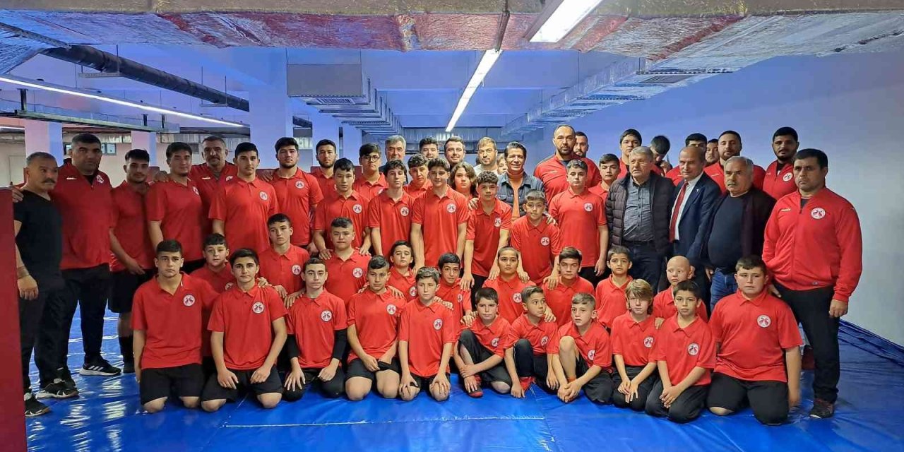 Döşemealtı Belediyesinin Pehlivanları Yeni Sezon İçin Kampa Girdi