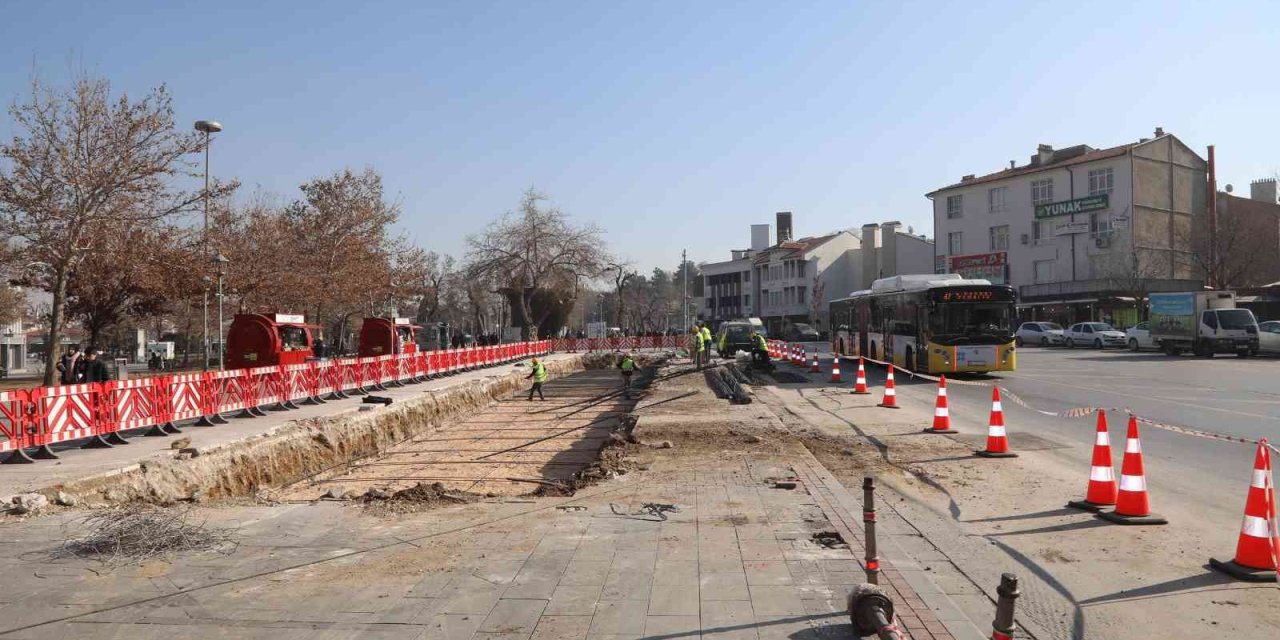 Konya Büyükşehir Kültürpark’a Kapalı Otobüs Durakları Yapıyor