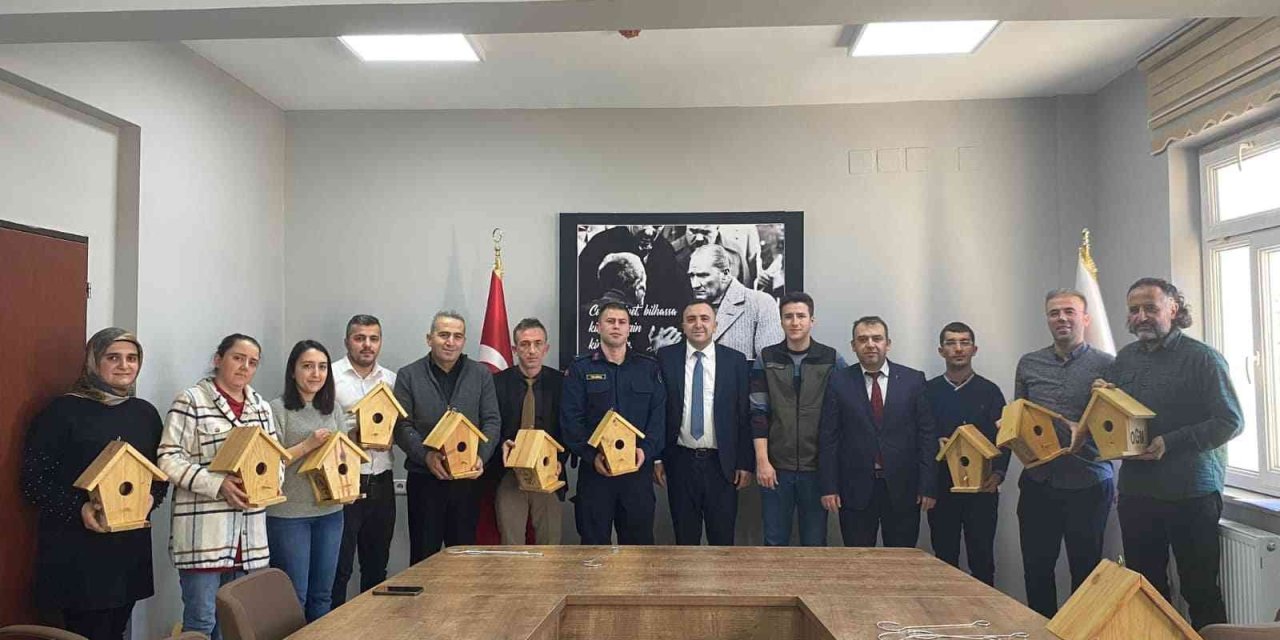 Derebucak’ta Kuşlara Ahşaptan Sıcak Yuva