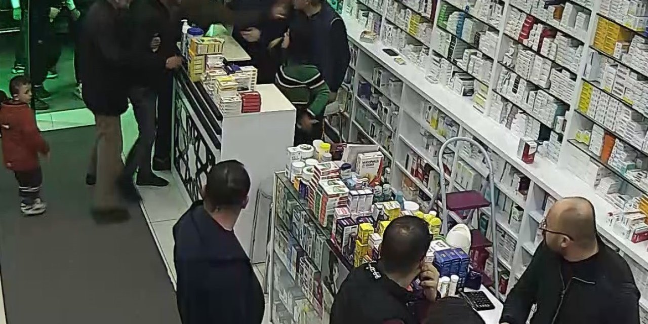 "sıra Beklemem" Dedi, Eczaneyi Dağıttı