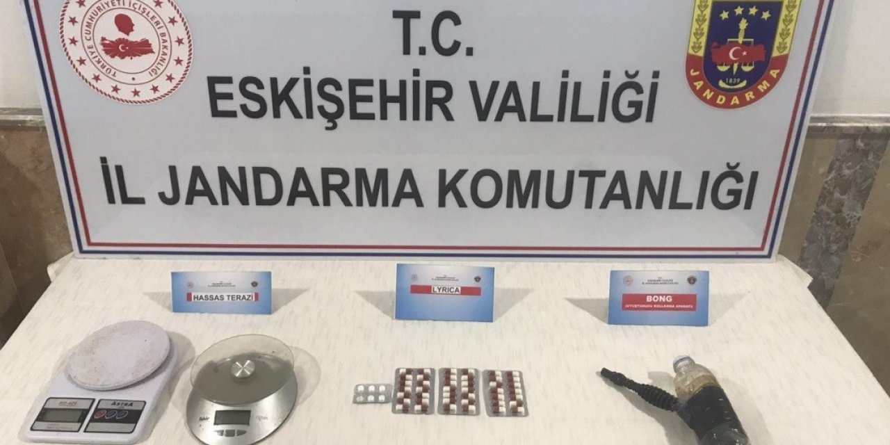 Jandarmadan Uyuşturucu Hap Alışverişine Suçüstü: 2 Şüpheli Tutuklandı