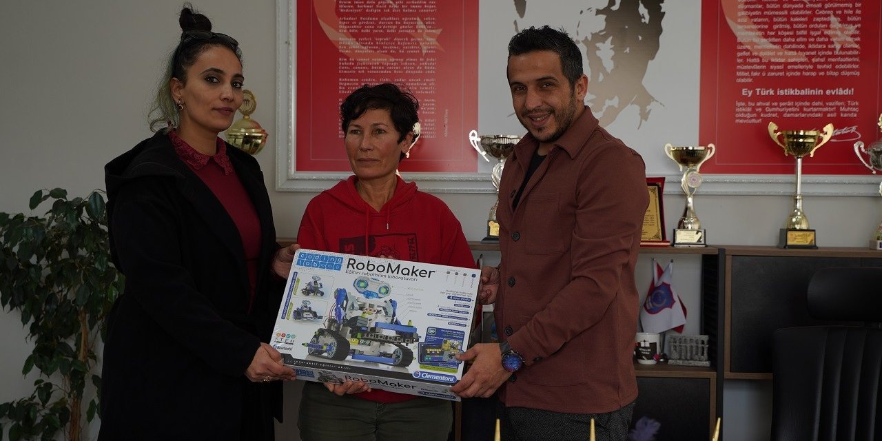 Muratpaşa’da Atık Pilde Dereceye Giren Okullara Ödül