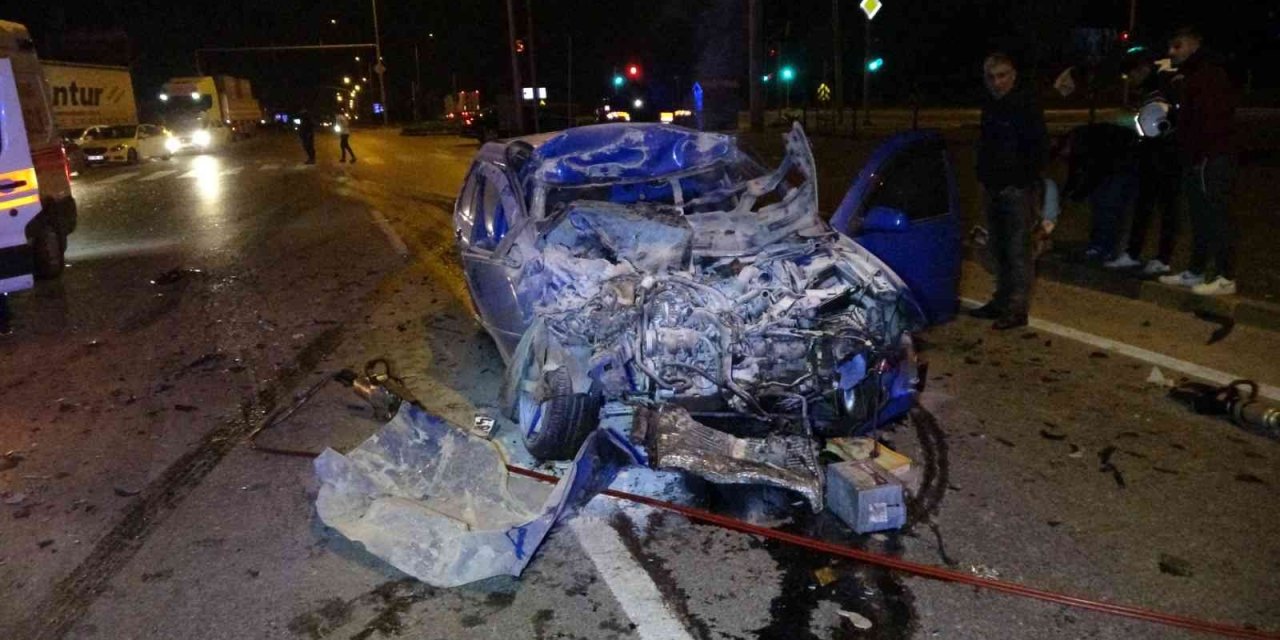 Ehliyetine Alkolden 2042 Yılına Kadar El Konulan Sürücü Alkollü Halde Kamyona Arkadan Çarpıp Öldü