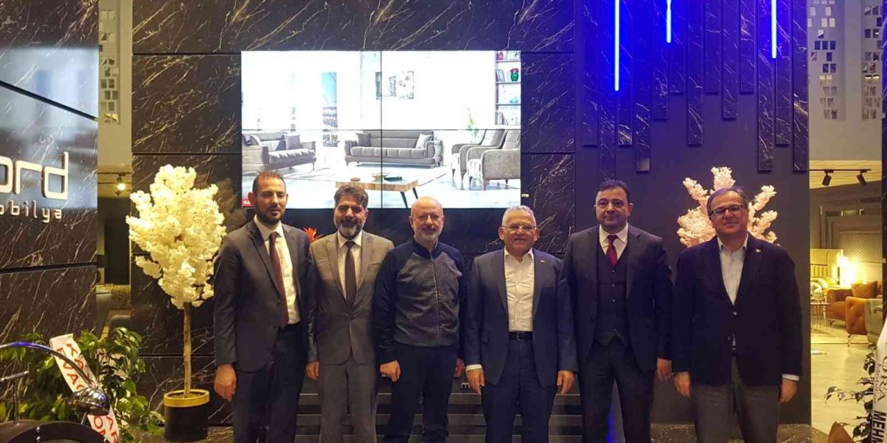 Başkan Büyükkılıç, İstanbul Mobilya Fuarını Ziyaret Etti