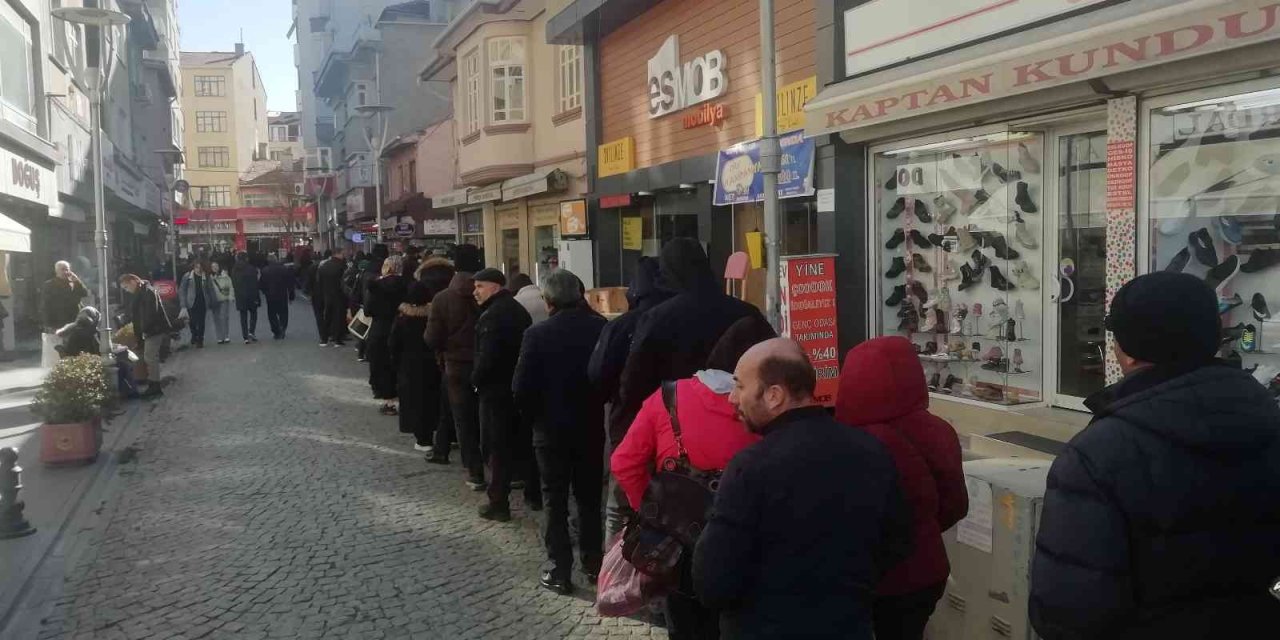 Soğuk Havalar Helva Sevgisini Engellemedi