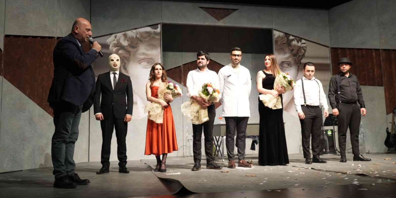 Tarsus Şehir Tiyatrosunun Ezop Ve Çirkin Oyunu Sahnelendi