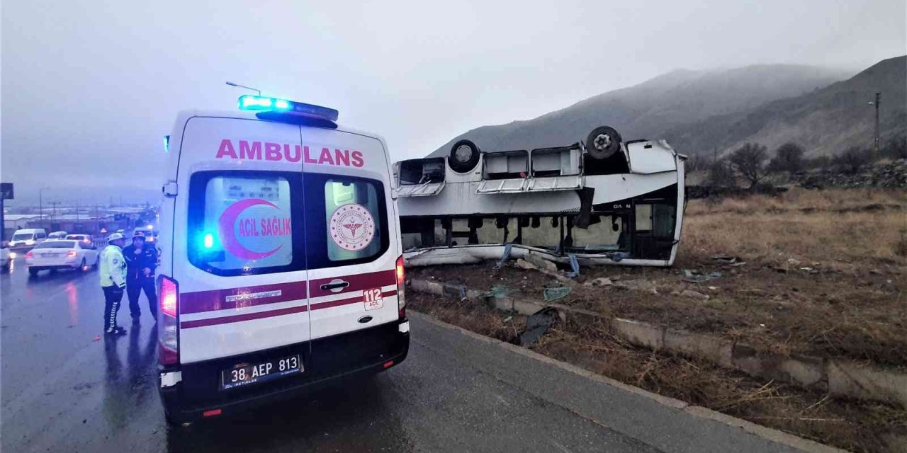 Yoldan Çıkan İşçi Servisi Takla Attı: 1’i Ağır 22 Yaralı