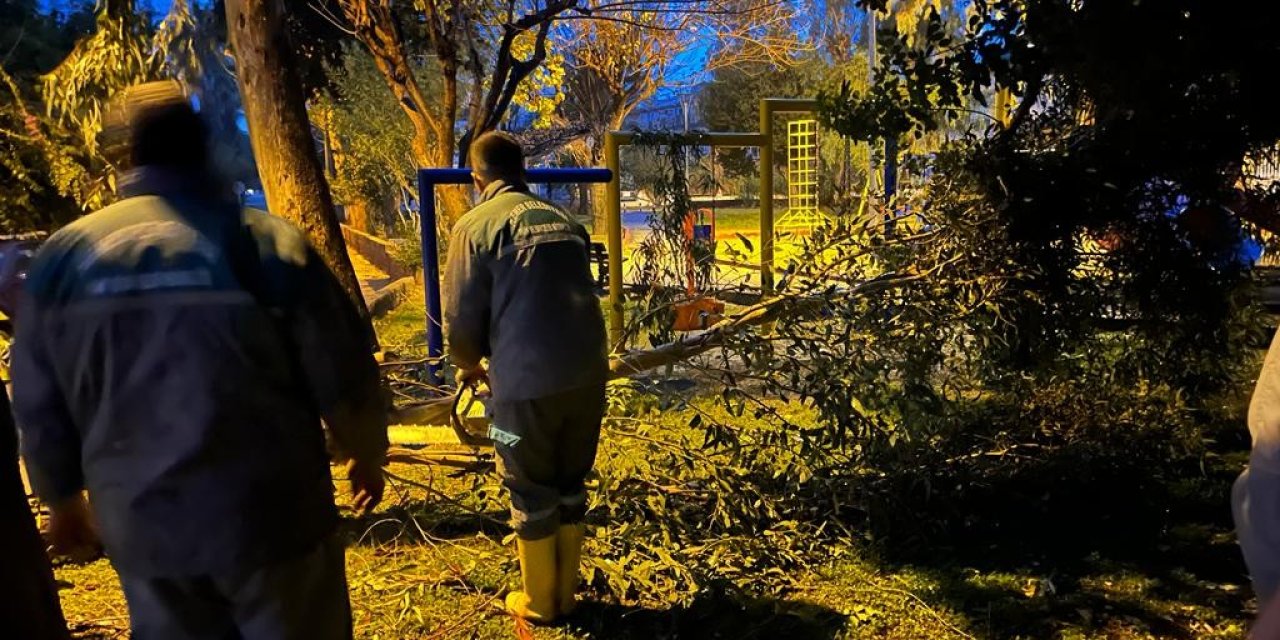 Kemer’de Fırtına Ve Yağmur Etkili Oldu